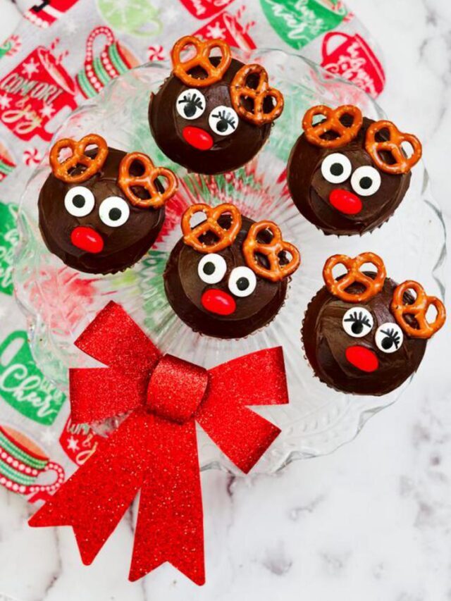 Christmas Desserts - Rudolph Cupcakes - Party Food | Kimspired DIY