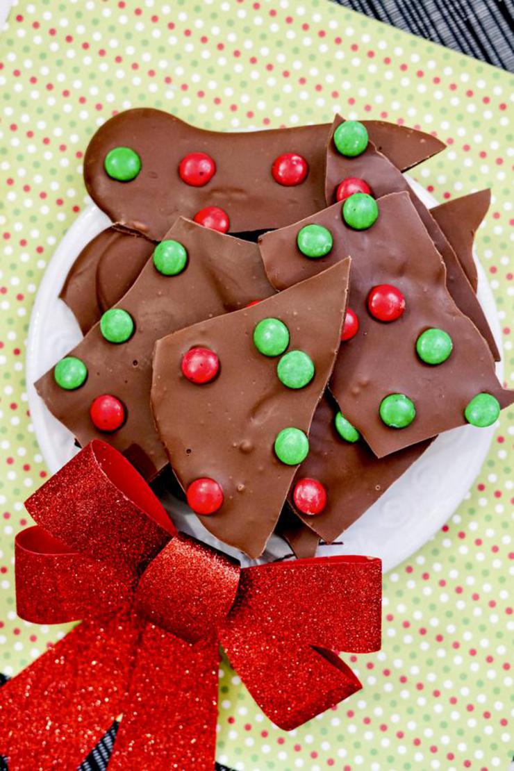 Easy Christmas M & M Candy Bark - Homemade Christmas Candy Idea – Desserts – Quick – Party Food Recipe