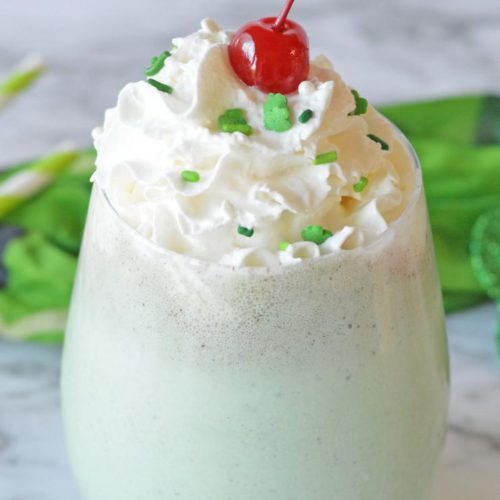 BEST Boozy Shamrock Shake Cocktail Recipe – Easy and Simple Alcohol Drinks