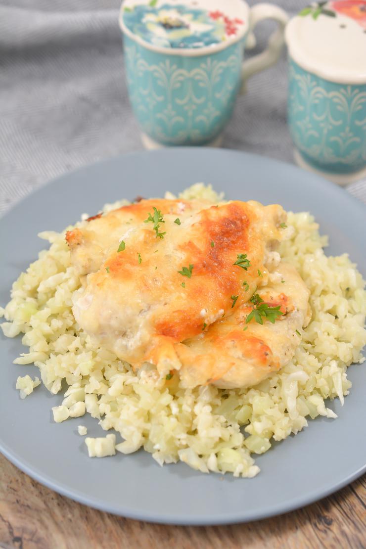 EASY Keto Sour Cream Cheesy Chicken – Low Carb Chicken Idea – Quick – Healthy – BEST Recipe – Dinner – Lunch