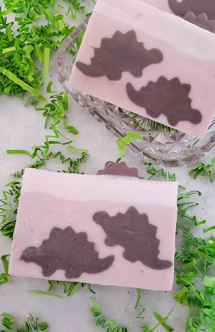 DIY Dinosaur Soap Bar | How To Make Homemade Layered Soap {Easy Recipe}