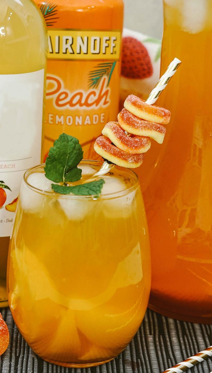 BEST Peach Sangria Cocktail Recipe – Easy and Simple Alcohol Drinks