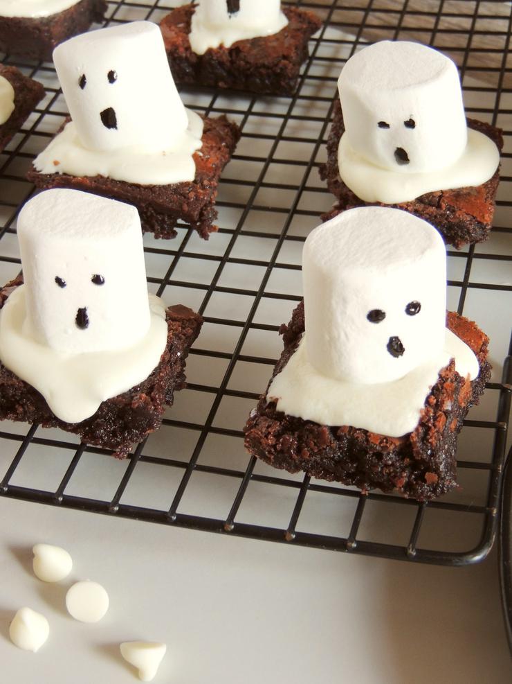 Halloween Marshmallow Ghost Brownies