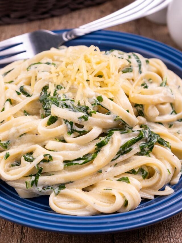 EASY SPINACH ALFREDO PASTA RECIPE