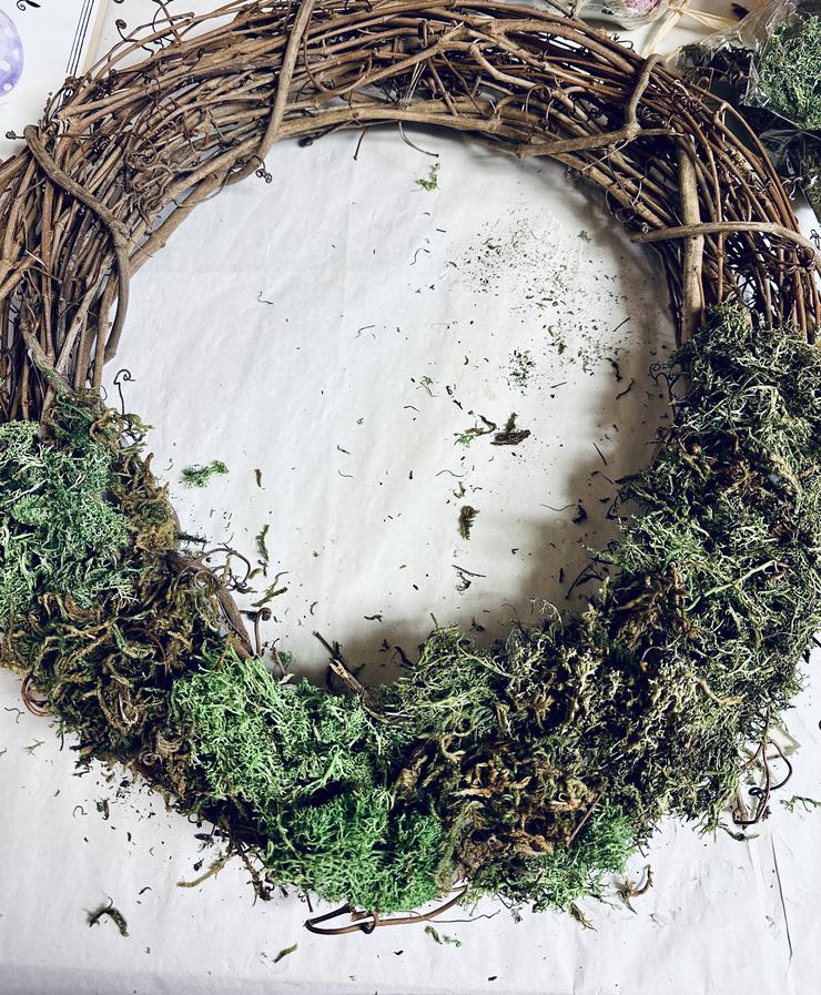 Diy Dollar Tree Egg Moss Wreath